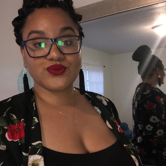 Meet your Posher, Nailah - Picture 2 of 3